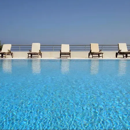 Mira Maizonettes Apartahotel 4*